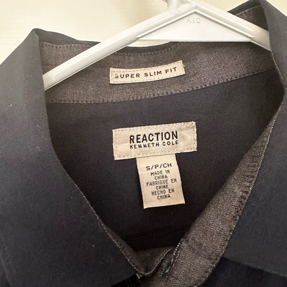 Men’s button up shirt - Picture 2 of 3